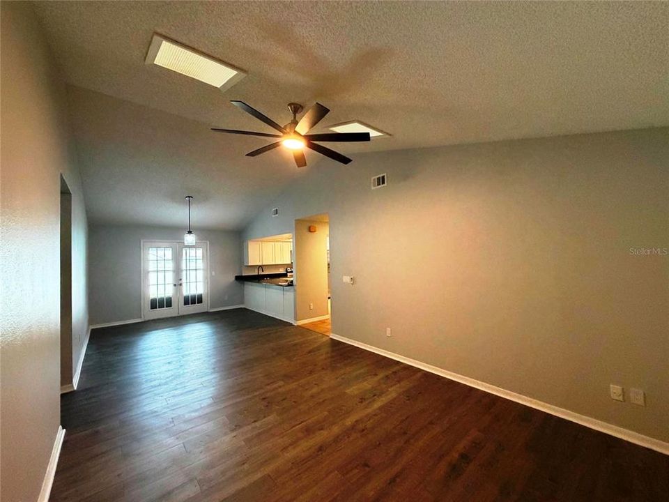 For Sale: $289,900 (3 beds, 2 baths, 1220 Square Feet)