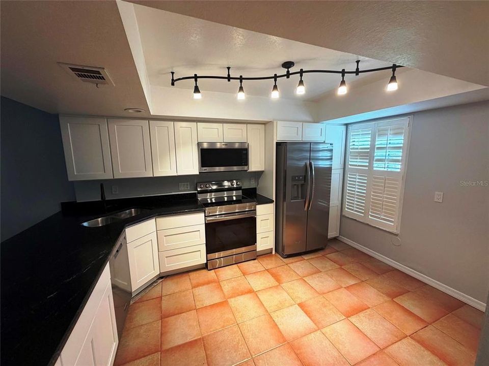 For Sale: $289,900 (3 beds, 2 baths, 1220 Square Feet)