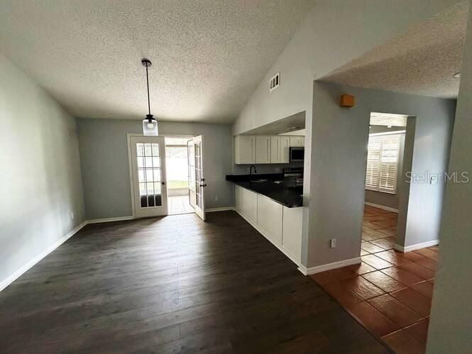 For Sale: $289,900 (3 beds, 2 baths, 1220 Square Feet)