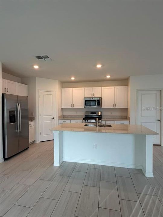 En Renta: $2,499 (4 camas, 2 baños, 1870 Pies cuadrados)