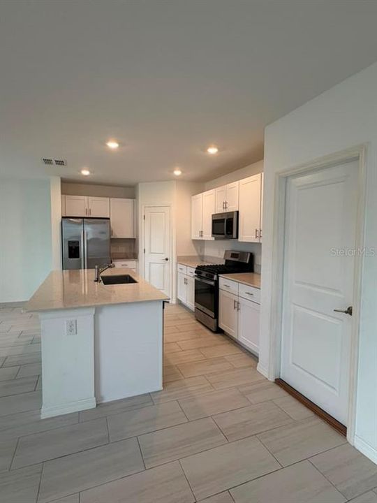 En Renta: $2,499 (4 camas, 2 baños, 1870 Pies cuadrados)