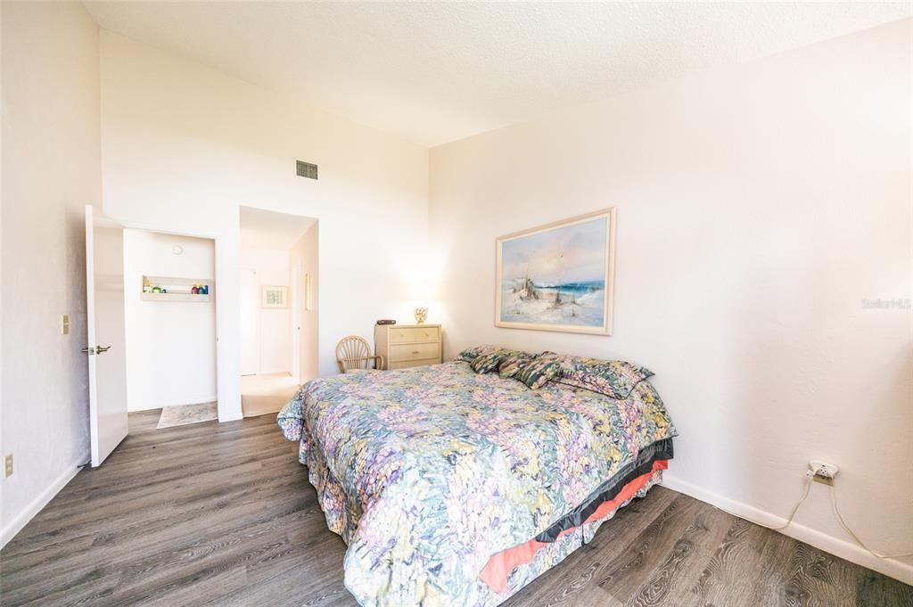 For Sale: $429,000 (2 beds, 2 baths, 1298 Square Feet)