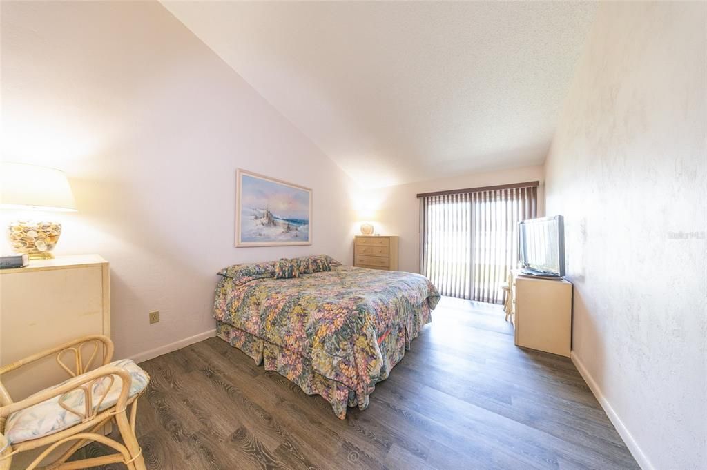 For Sale: $429,000 (2 beds, 2 baths, 1298 Square Feet)