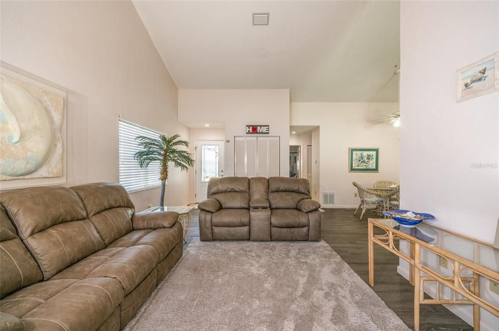 For Sale: $429,000 (2 beds, 2 baths, 1298 Square Feet)