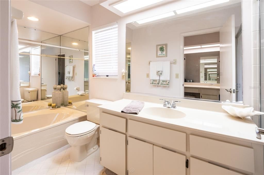 For Sale: $429,000 (2 beds, 2 baths, 1298 Square Feet)