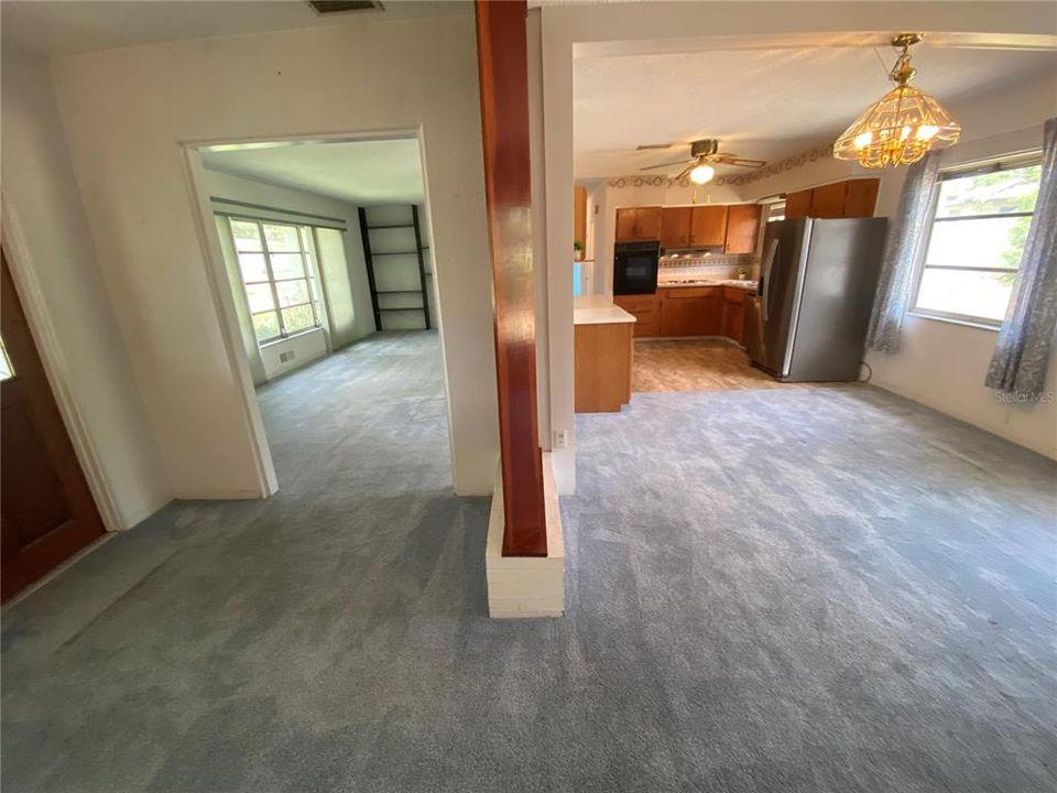 Activo con contrato: $359,000 (3 camas, 2 baños, 1416 Pies cuadrados)