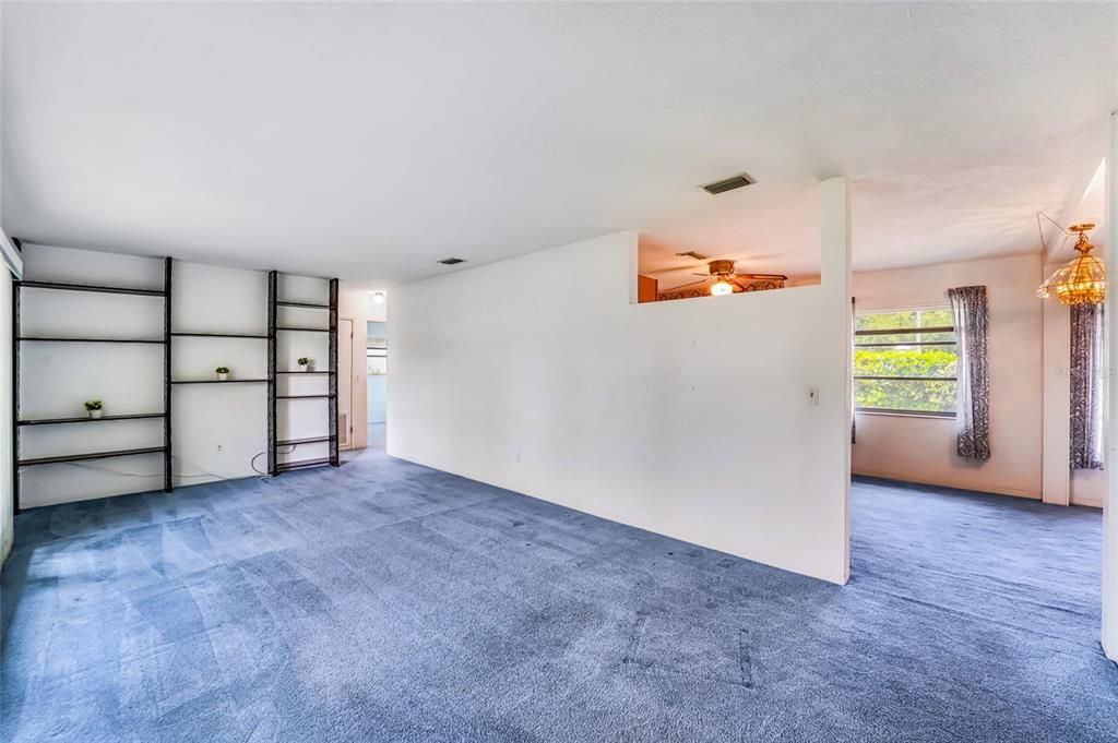 Activo con contrato: $359,000 (3 camas, 2 baños, 1416 Pies cuadrados)