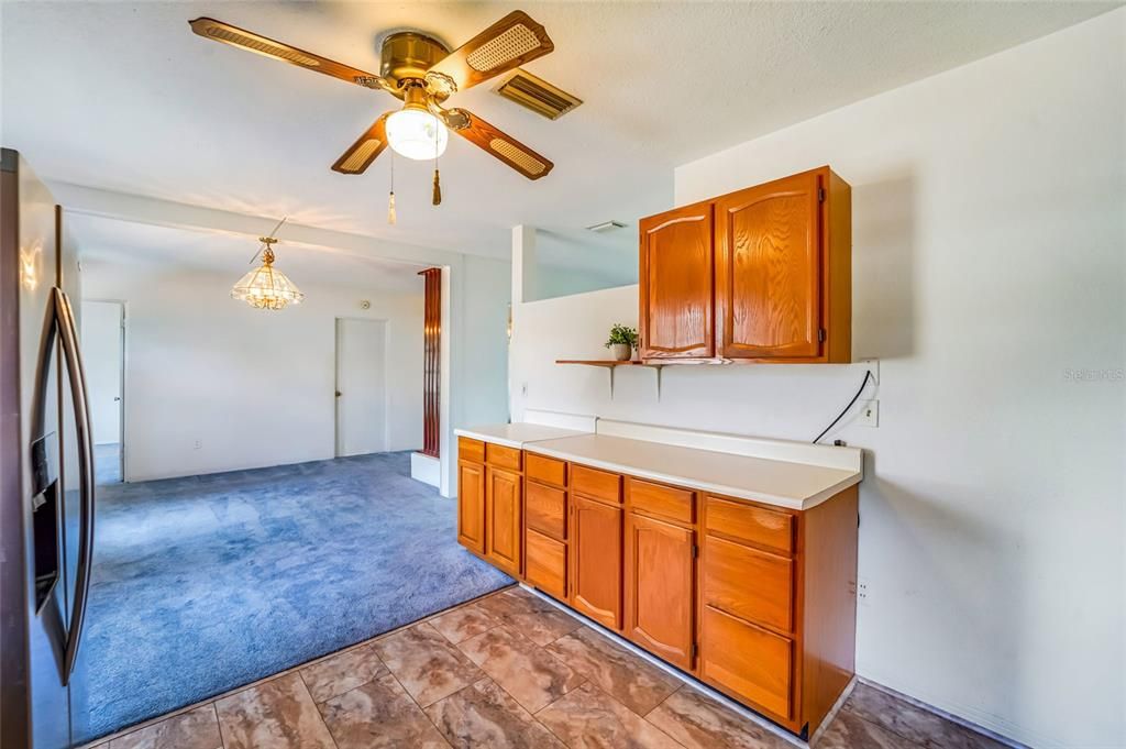 Activo con contrato: $359,000 (3 camas, 2 baños, 1416 Pies cuadrados)