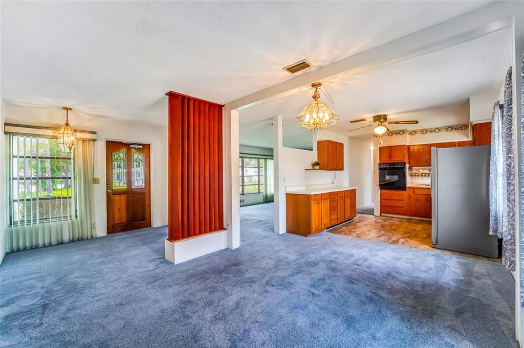 Activo con contrato: $359,000 (3 camas, 2 baños, 1416 Pies cuadrados)