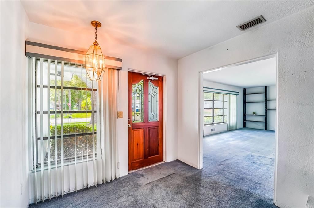 Activo con contrato: $359,000 (3 camas, 2 baños, 1416 Pies cuadrados)