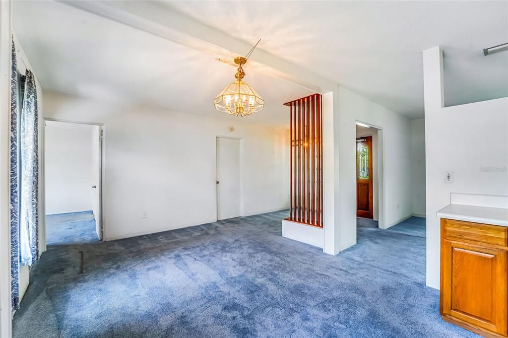 Activo con contrato: $359,000 (3 camas, 2 baños, 1416 Pies cuadrados)
