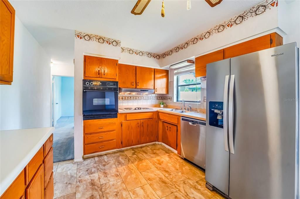 Activo con contrato: $359,000 (3 camas, 2 baños, 1416 Pies cuadrados)