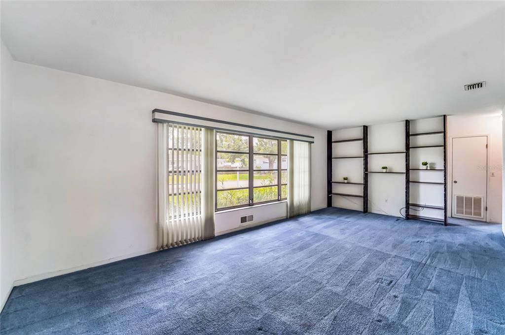 Activo con contrato: $359,000 (3 camas, 2 baños, 1416 Pies cuadrados)