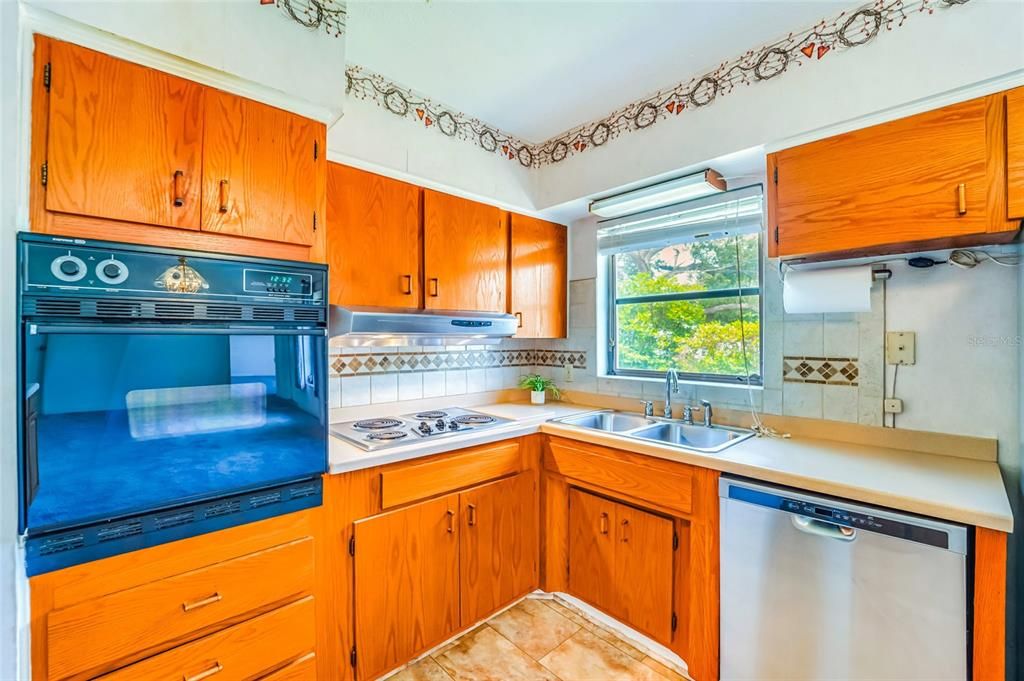 Activo con contrato: $359,000 (3 camas, 2 baños, 1416 Pies cuadrados)