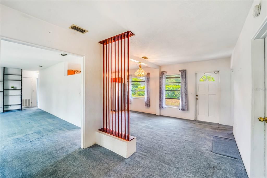 Activo con contrato: $359,000 (3 camas, 2 baños, 1416 Pies cuadrados)
