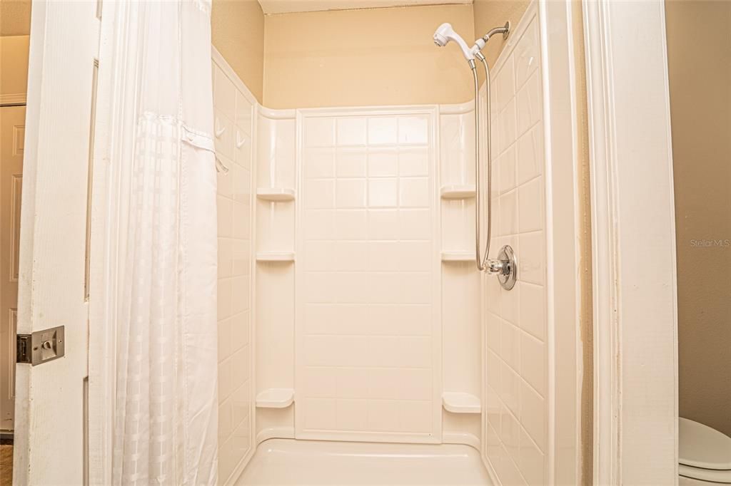 For Sale: $285,000 (4 beds, 2 baths, 1600 Square Feet)