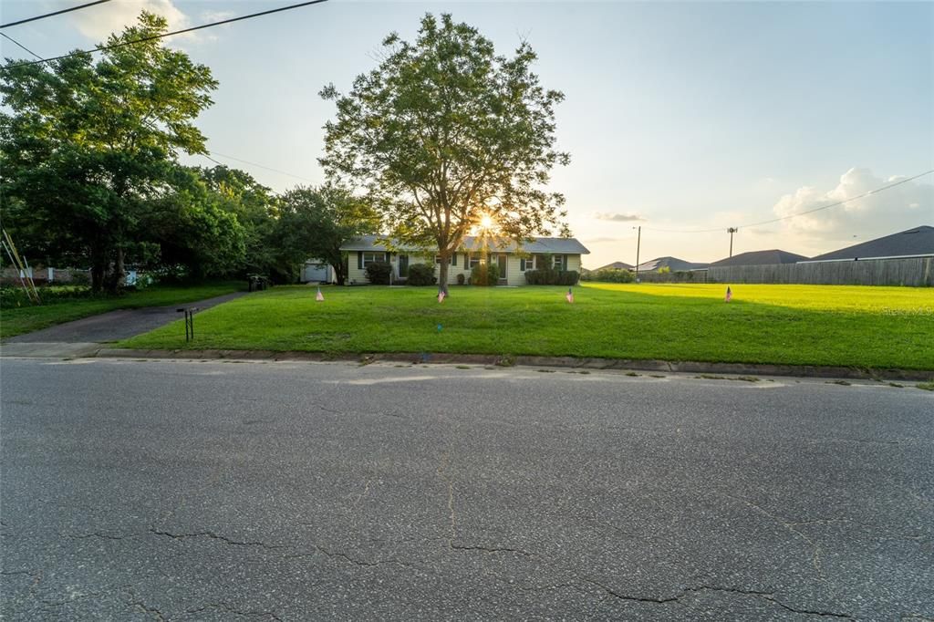 For Sale: $285,000 (4 beds, 2 baths, 1600 Square Feet)