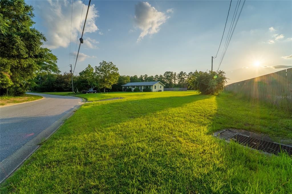 For Sale: $285,000 (4 beds, 2 baths, 1600 Square Feet)