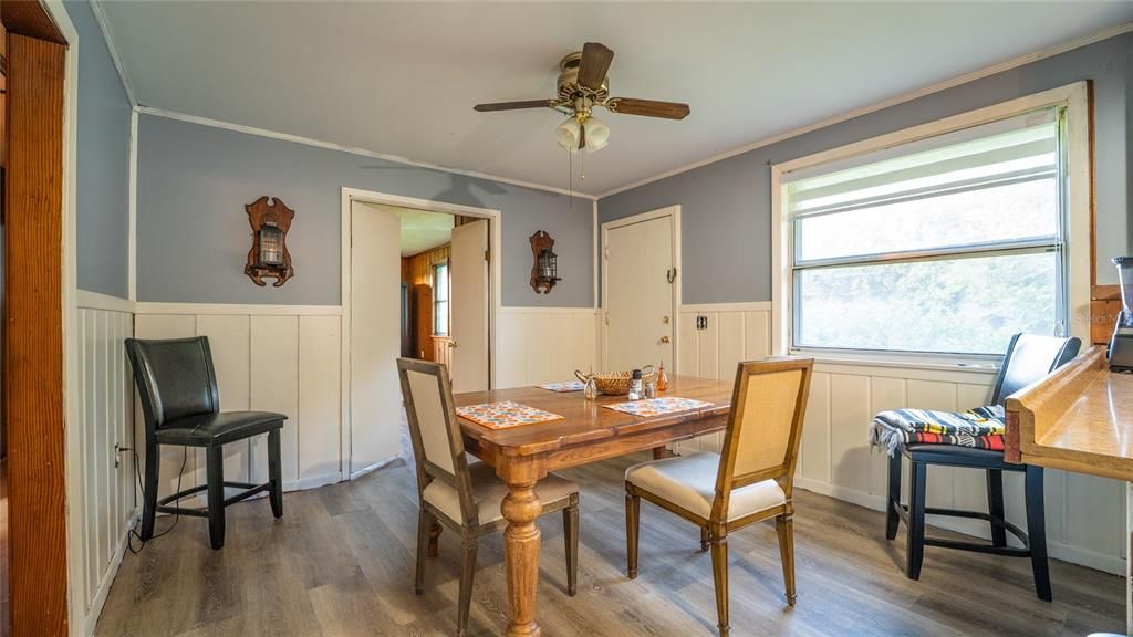 For Sale: $285,000 (4 beds, 2 baths, 1600 Square Feet)
