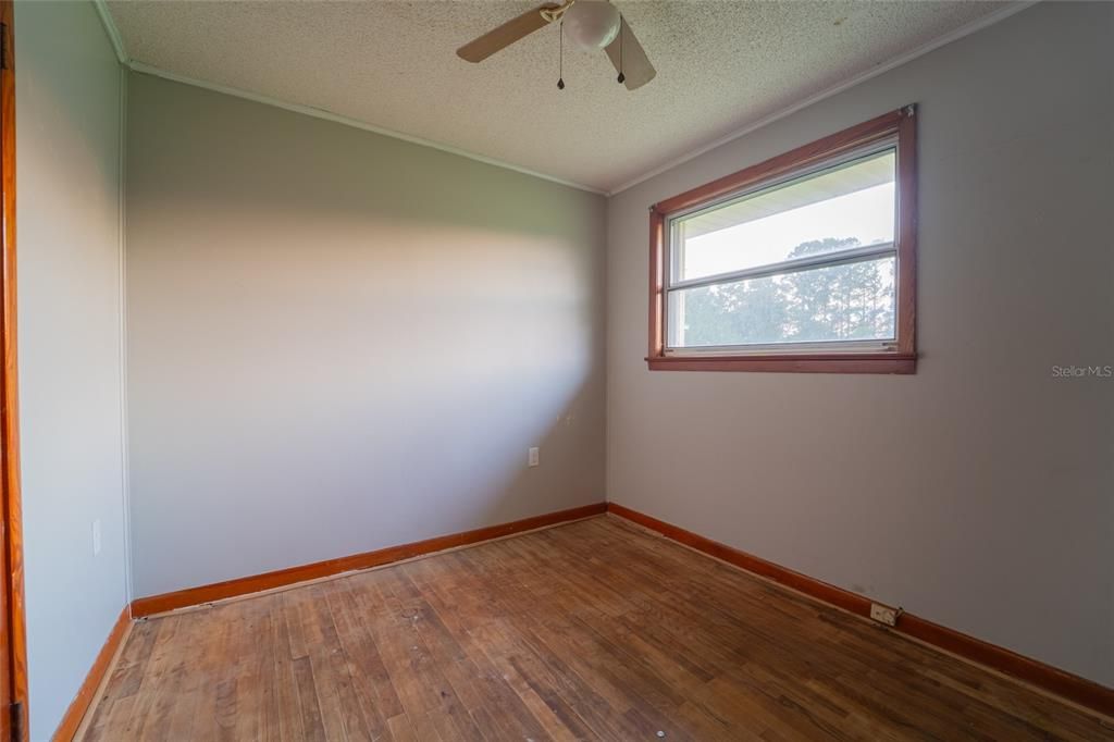 For Sale: $285,000 (4 beds, 2 baths, 1600 Square Feet)
