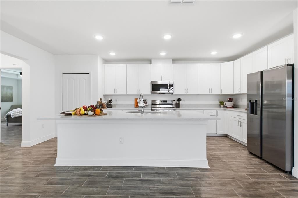 Activo con contrato: $426,000 (4 camas, 3 baños, 2182 Pies cuadrados)