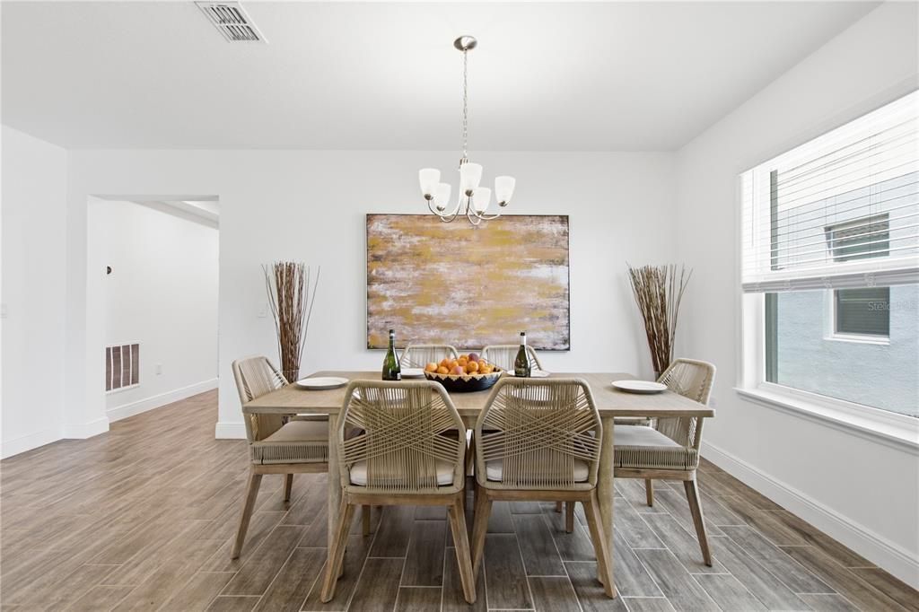 Activo con contrato: $426,000 (4 camas, 3 baños, 2182 Pies cuadrados)