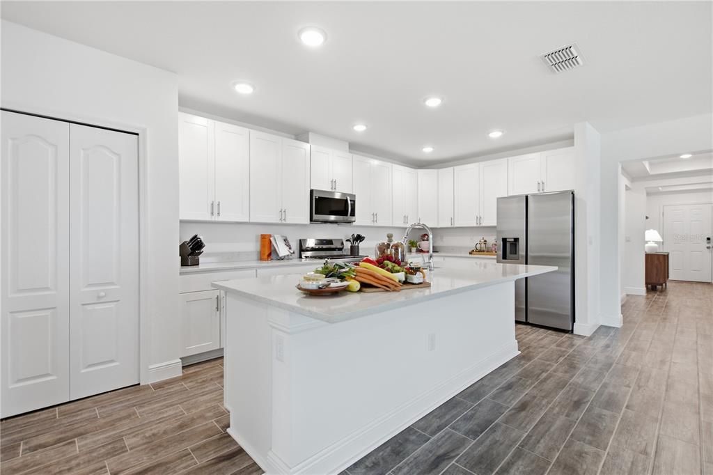Activo con contrato: $426,000 (4 camas, 3 baños, 2182 Pies cuadrados)
