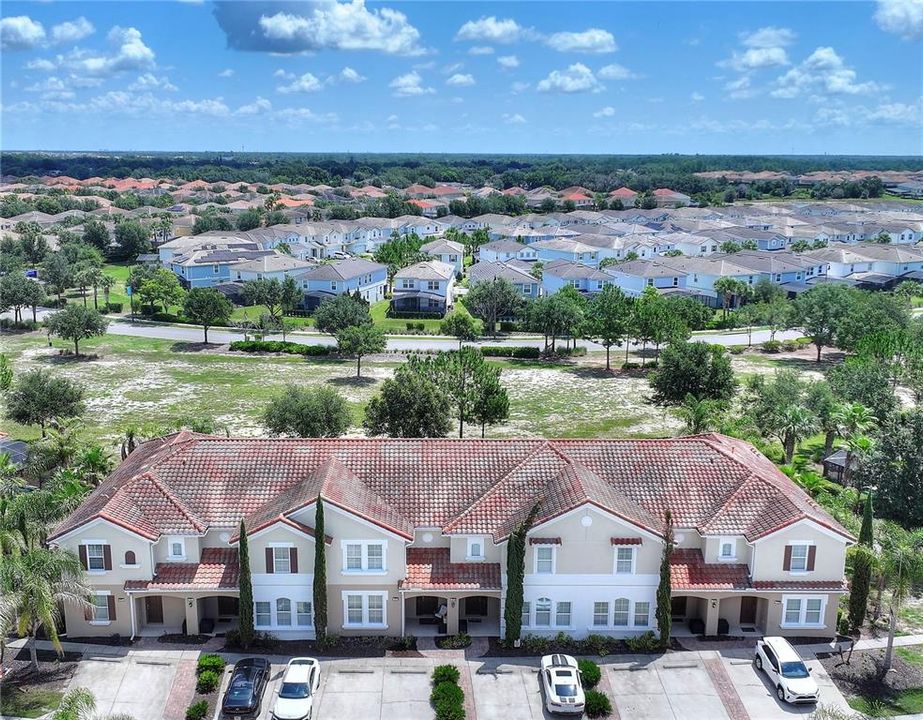 Activo con contrato: $426,000 (4 camas, 3 baños, 2182 Pies cuadrados)