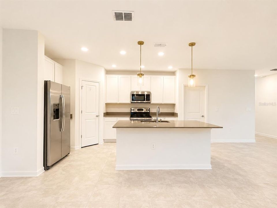 En Venta: $434,900 (4 camas, 2 baños, 1933 Pies cuadrados)
