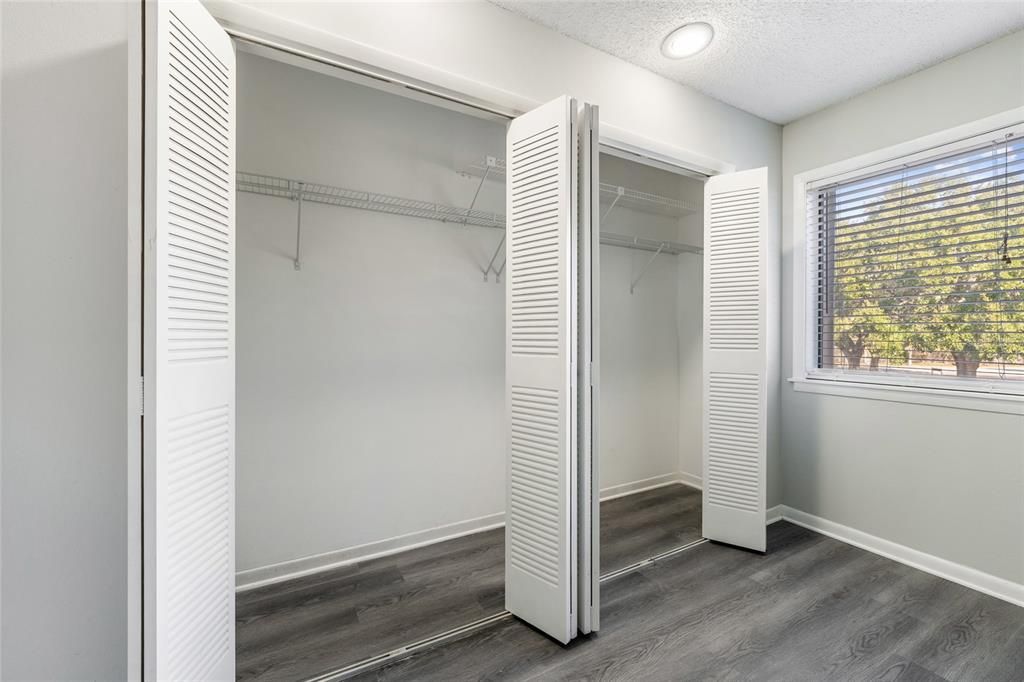 For Sale: $128,500 (1 beds, 1 baths, 591 Square Feet)
