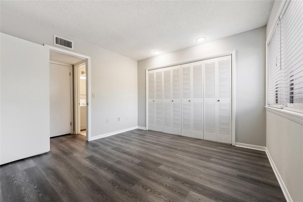 For Sale: $128,500 (1 beds, 1 baths, 591 Square Feet)