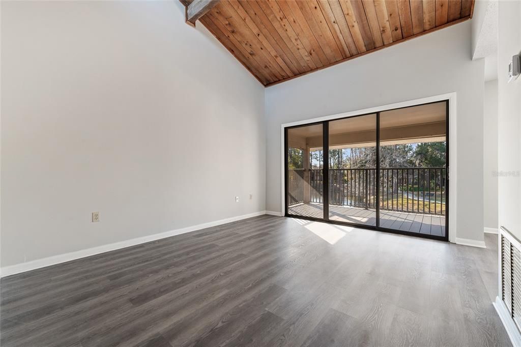 For Sale: $128,500 (1 beds, 1 baths, 591 Square Feet)
