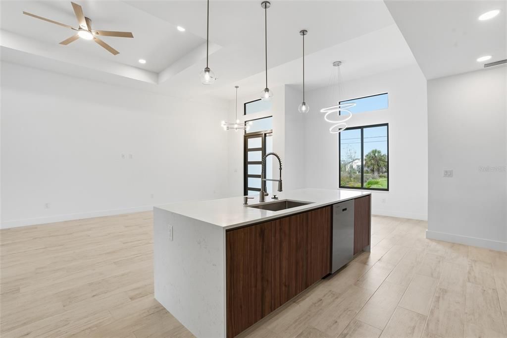 For Sale: $750,000 (4 beds, 3 baths, 1894 Square Feet)