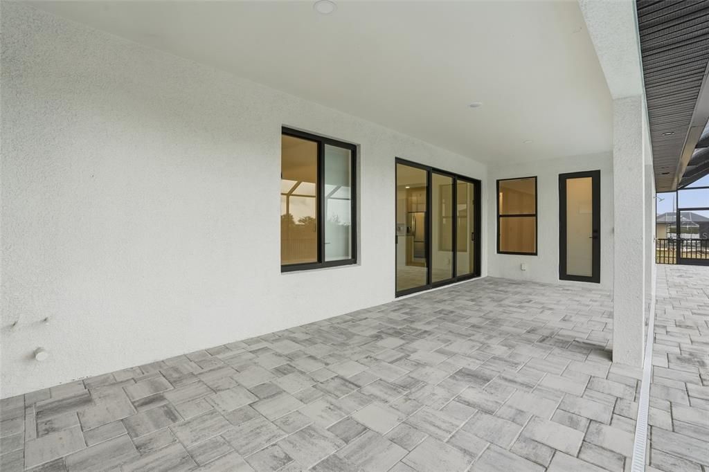 For Sale: $750,000 (4 beds, 3 baths, 1894 Square Feet)