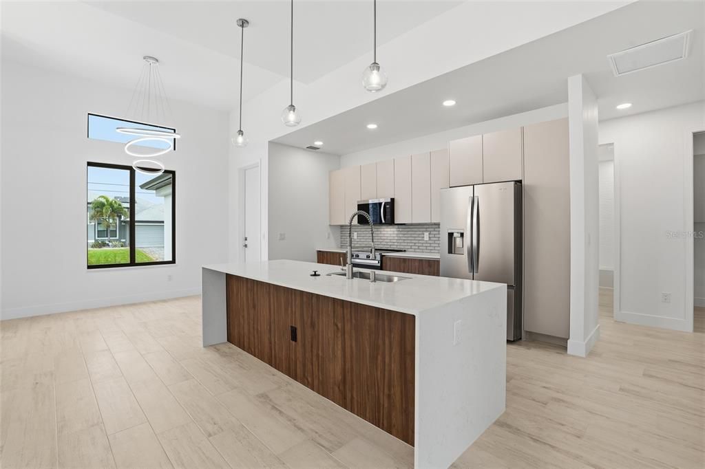 For Sale: $750,000 (4 beds, 3 baths, 1894 Square Feet)