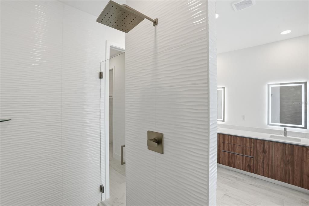 For Sale: $750,000 (4 beds, 3 baths, 1894 Square Feet)