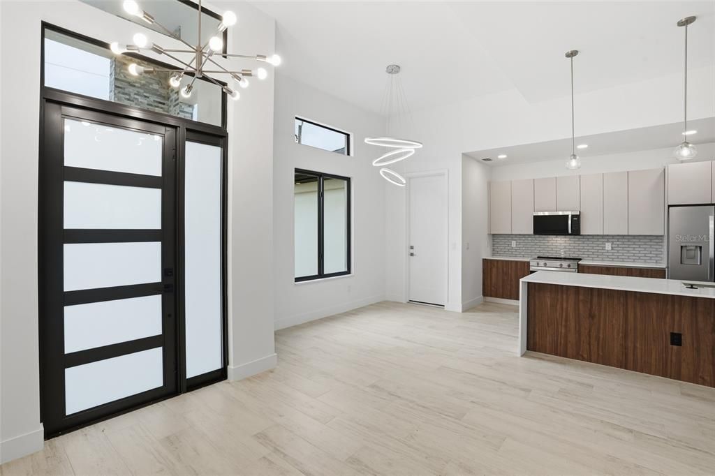 For Sale: $750,000 (4 beds, 3 baths, 1894 Square Feet)