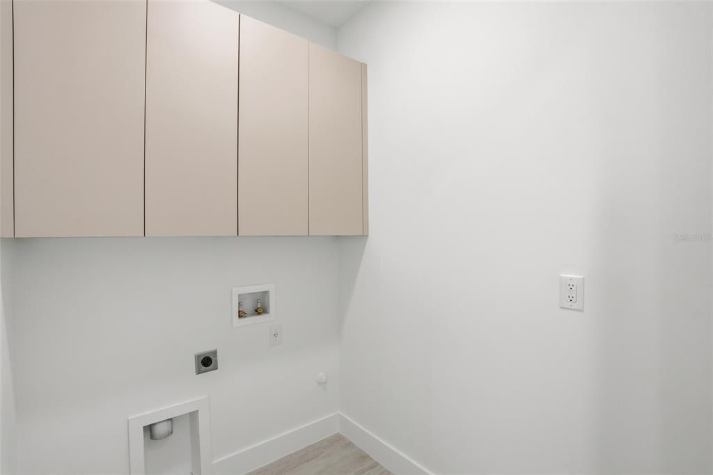 For Sale: $750,000 (4 beds, 3 baths, 1894 Square Feet)