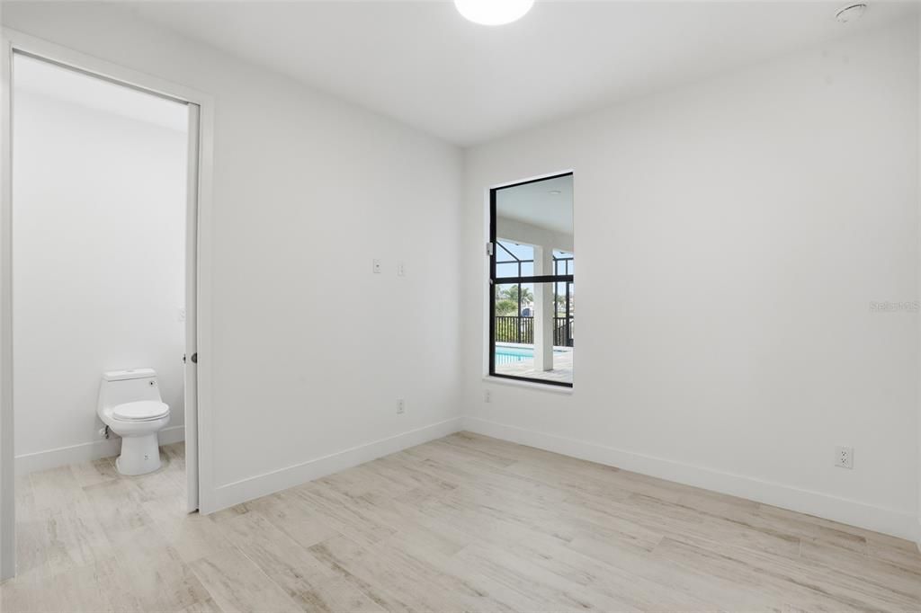 For Sale: $750,000 (4 beds, 3 baths, 1894 Square Feet)