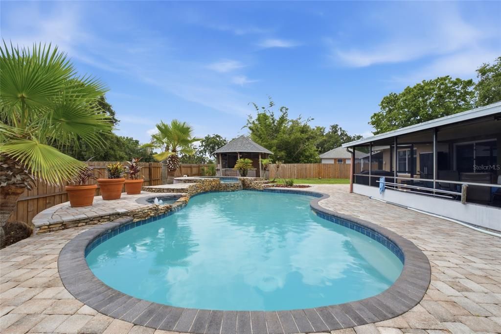 For Sale: $415,000 (3 beds, 2 baths, 1295 Square Feet)