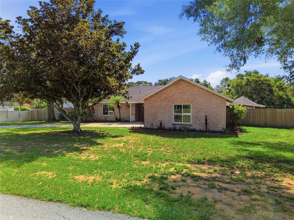 For Sale: $415,000 (3 beds, 2 baths, 1295 Square Feet)