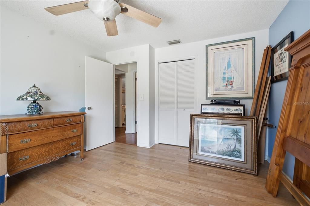 For Sale: $415,000 (3 beds, 2 baths, 1295 Square Feet)