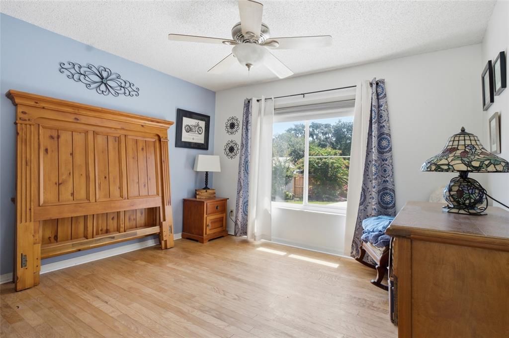 For Sale: $415,000 (3 beds, 2 baths, 1295 Square Feet)