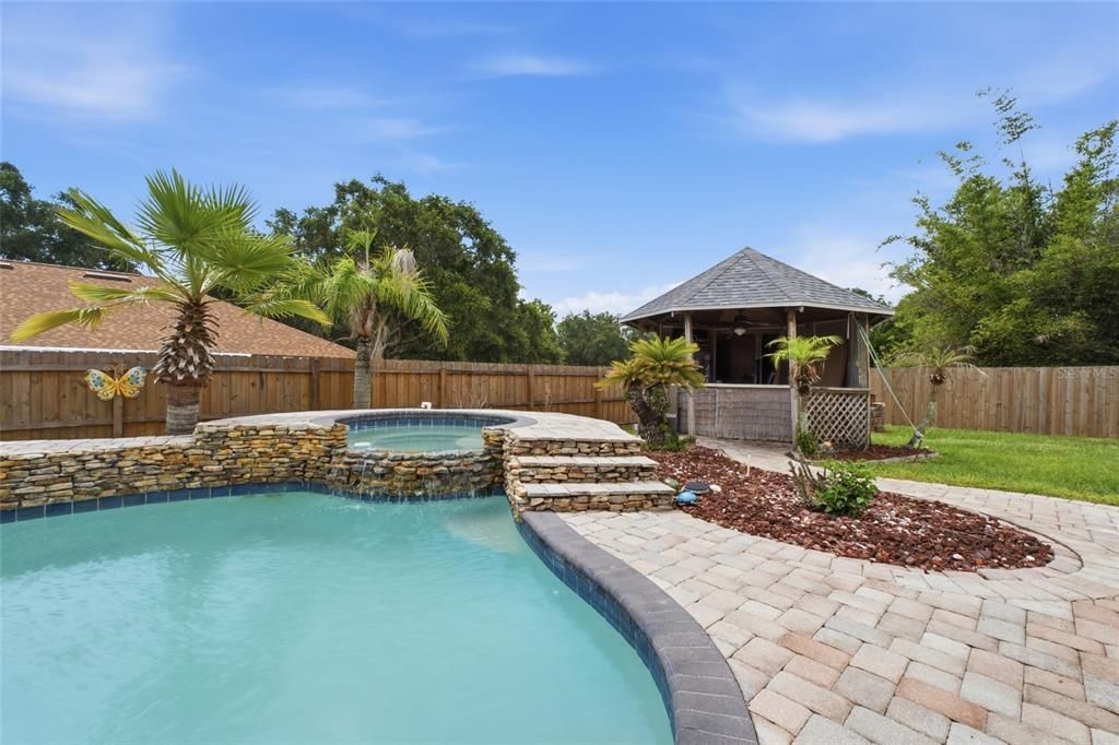 For Sale: $415,000 (3 beds, 2 baths, 1295 Square Feet)