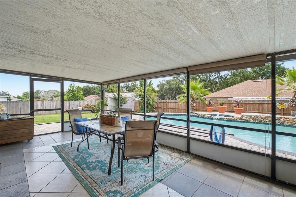 For Sale: $415,000 (3 beds, 2 baths, 1295 Square Feet)