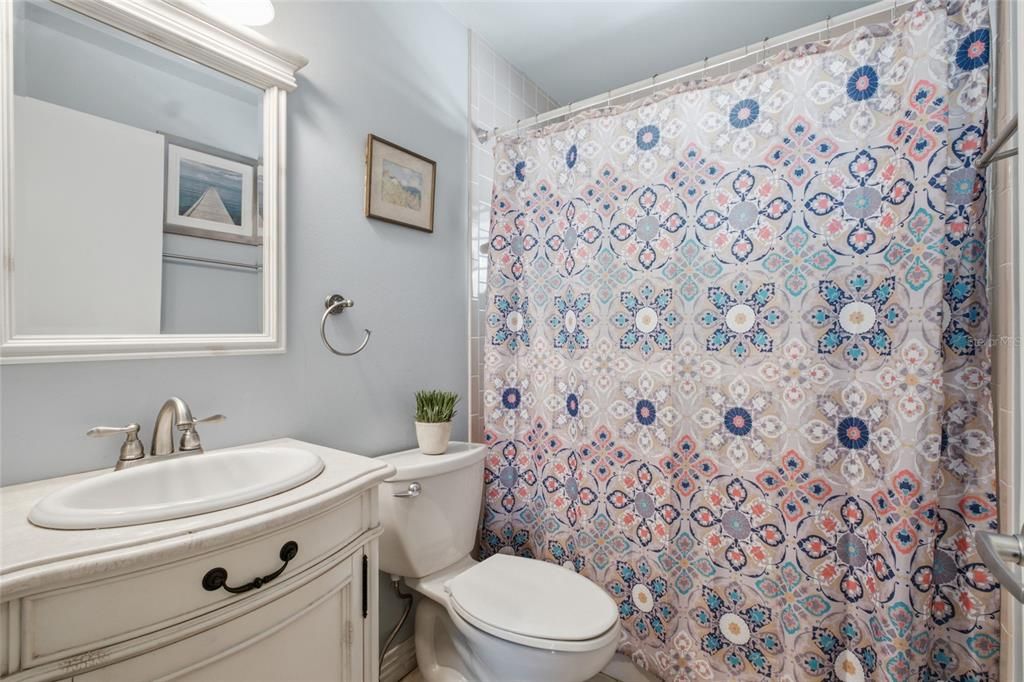 For Sale: $415,000 (3 beds, 2 baths, 1295 Square Feet)