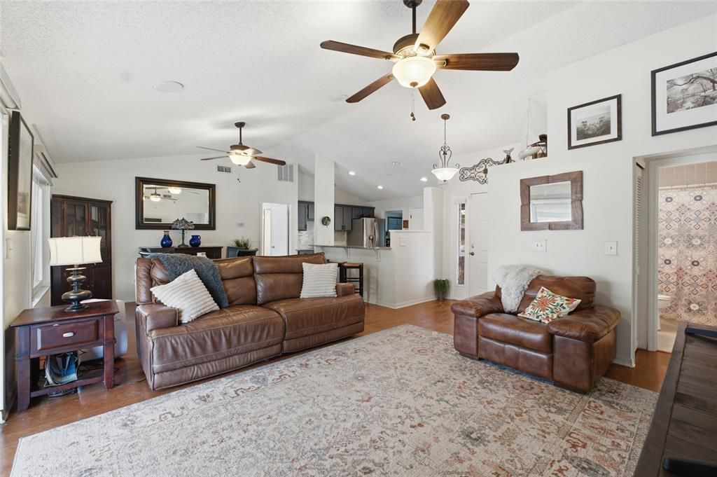 For Sale: $415,000 (3 beds, 2 baths, 1295 Square Feet)