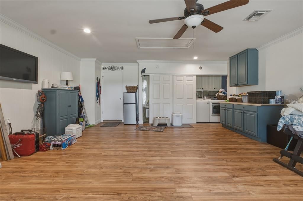For Sale: $415,000 (3 beds, 2 baths, 1295 Square Feet)