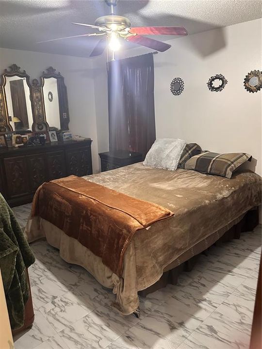 На продажу: $430,000 (4 спален, 2 ванн, 1455 Квадратных фут)
