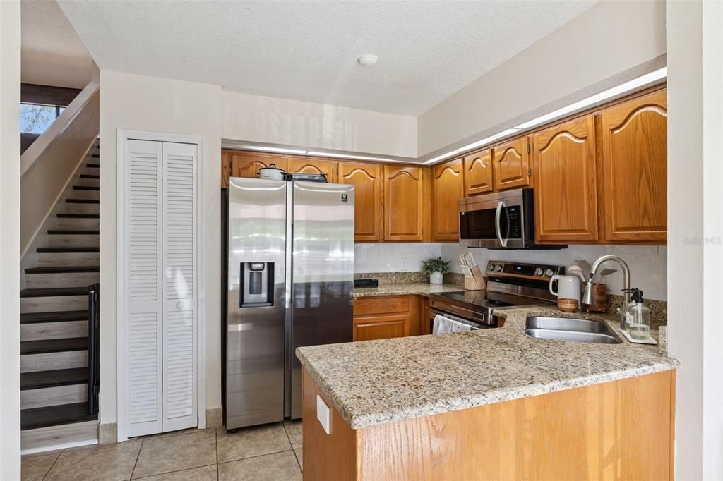 For Sale: $255,000 (2 beds, 2 baths, 1302 Square Feet)